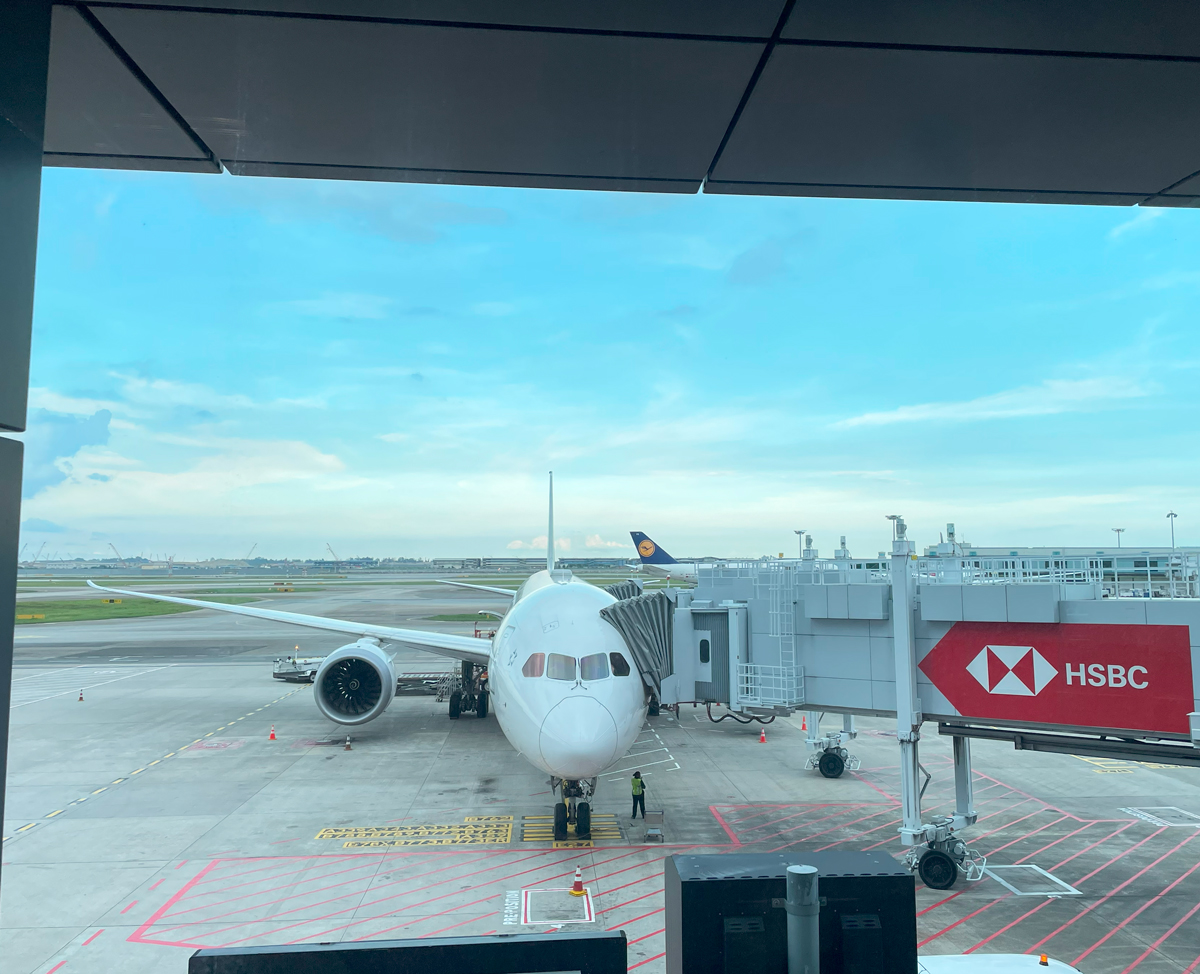 SQ 946便 B787-10 バリ・デンパサール行き