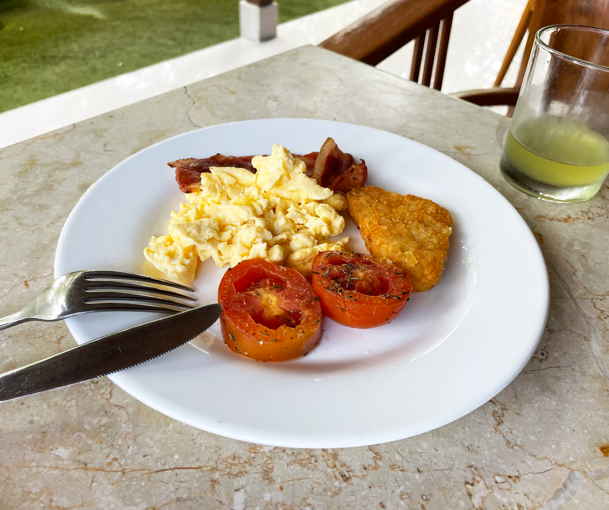 フェブリズ ホテル & スパ / Febri’s Hotel & Spa 朝食 AMERICAN2(Pork Vacon)