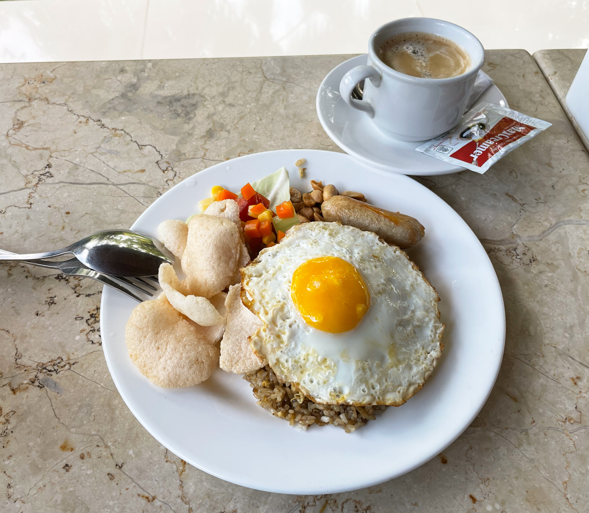 フェブリズ ホテル & スパ / Febri’s Hotel & Spa 朝食 INDONESIAN1(ナシゴレン)