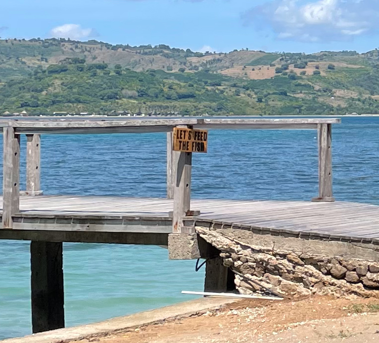 ギリグデ桟橋ふもとの表記