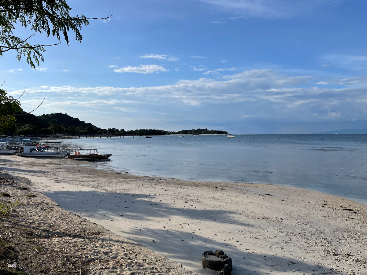 インドネシア ギリ グデ Tropical Bar & Resto 付近