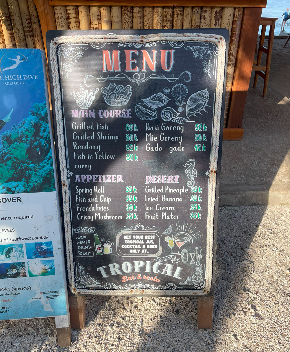 インドネシア ギリ グデ Tropical Bar & Resto メニュー看板