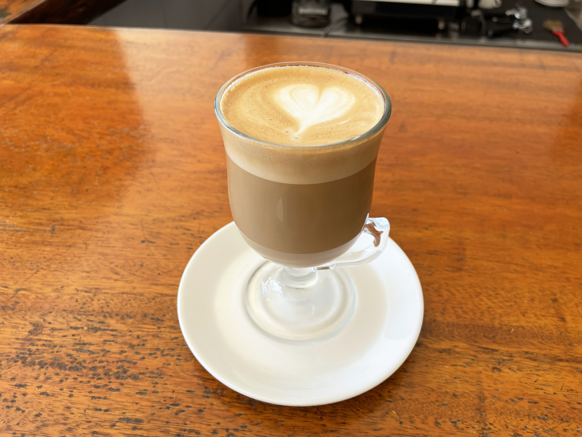 カフェラテ@ココモリゾート ギリ グデ レストランBAR