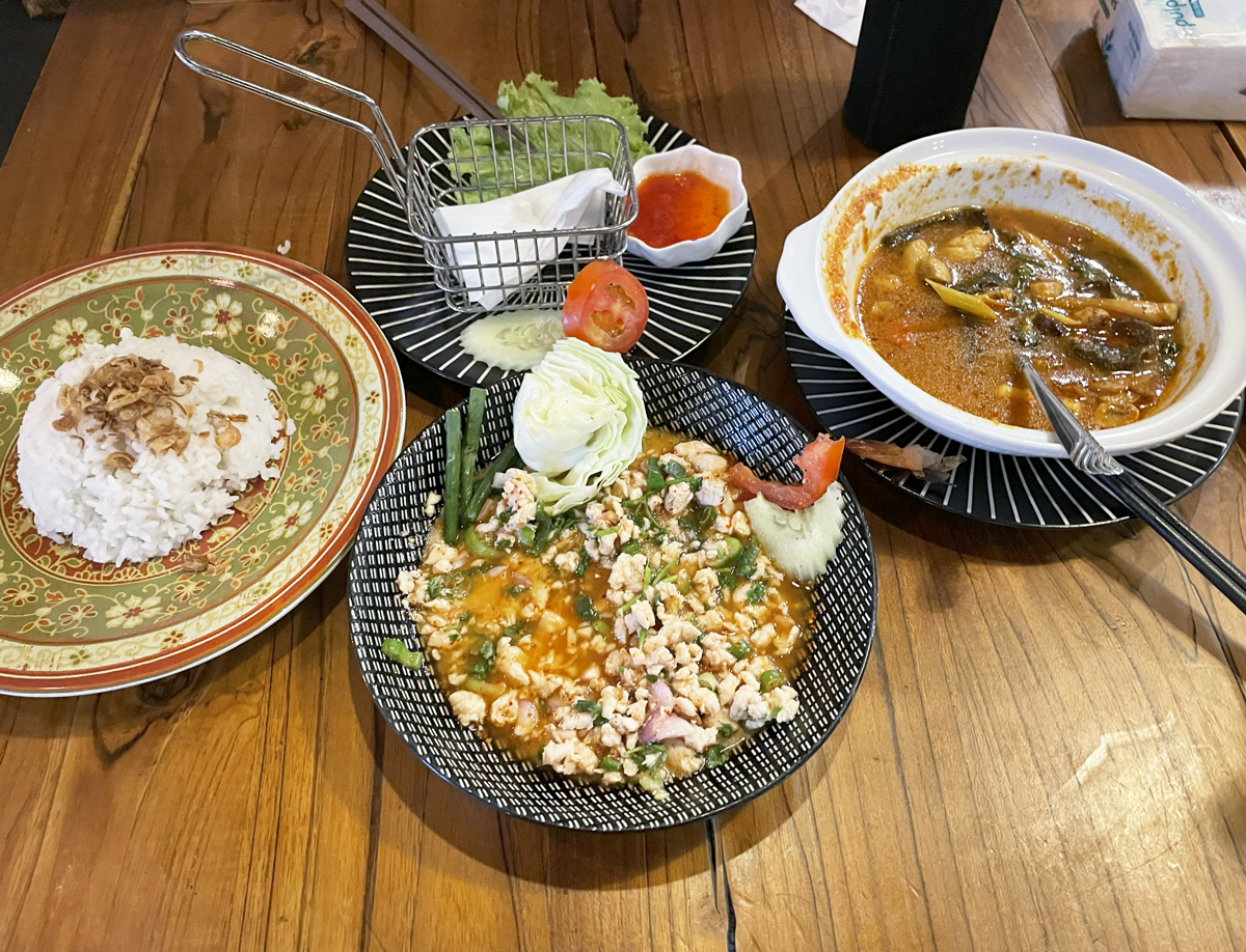 XOXO Thai Street Food 食事 料理全体