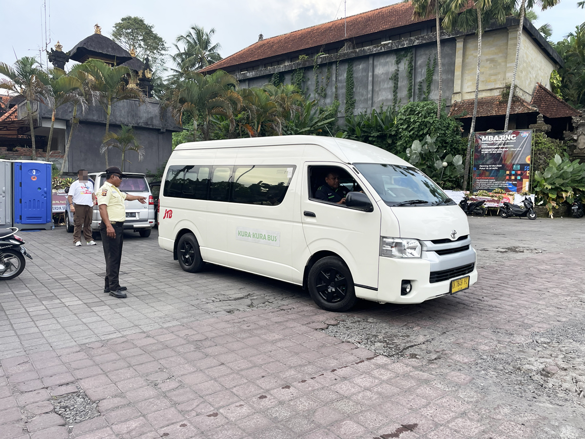Kura-Kura Bus ウブド発 デンパサール空港 → クタ方面行き